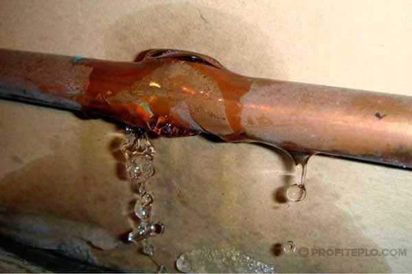 Как устранить утечку воды в системе отопления